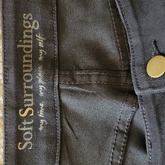 Soft Surroundings | Black Straight Leg Cropped Pull-on Waist Jeans - Picture 4 of 6